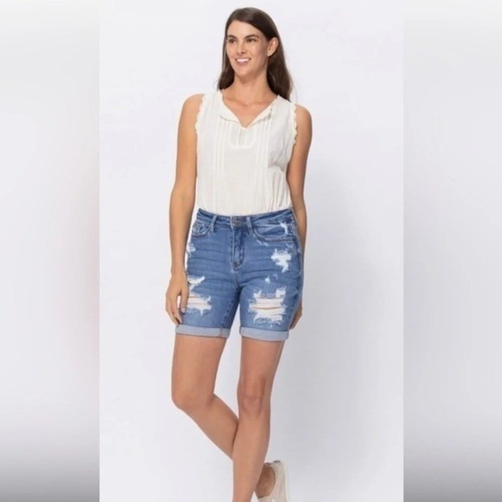 Judy Blue Distressed Bermuda Denim Shorts Medium Wash Cuffed High Rise Jean